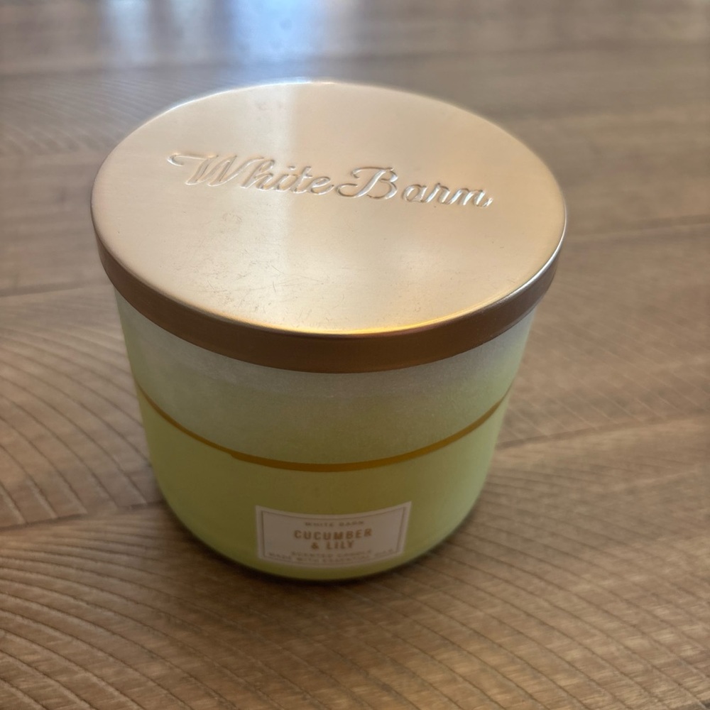 NEW White Barn Cucumber & Lily Scented 3-wick Candle